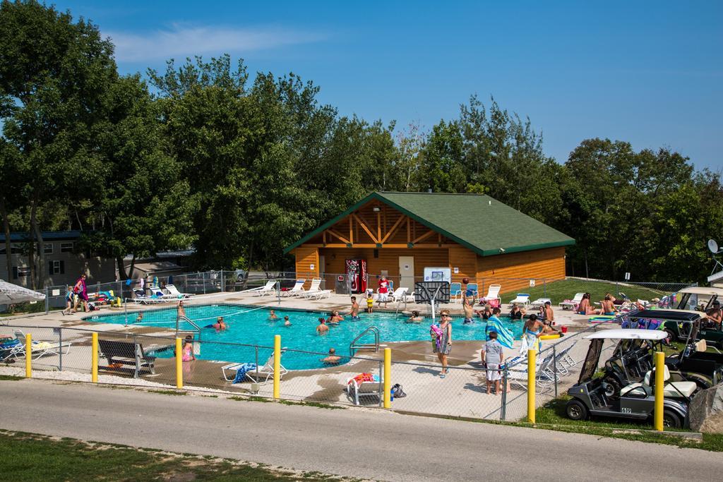 Plymouth Rock Camping Resort Rustic Cabin Elkhart Lake Exterior photo