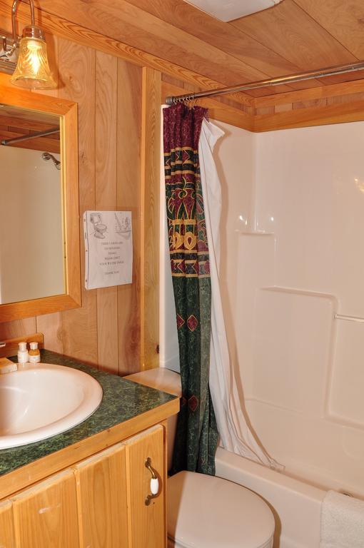 Plymouth Rock Camping Resort Rustic Cabin Elkhart Lake Exterior photo