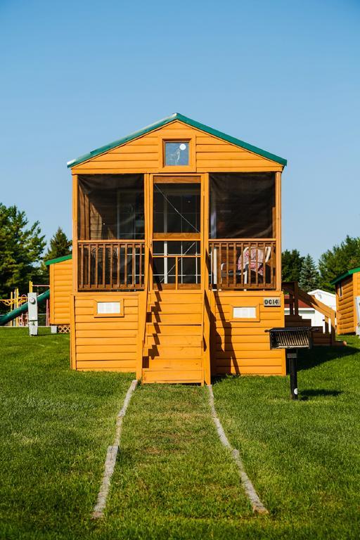 Plymouth Rock Camping Resort Rustic Cabin Elkhart Lake Exterior photo